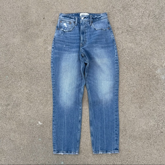 Abercrombie & Fitch Denim - Abercrombie & Fitch High Rise Mom Jean Curve Love Jeans Medium Wash size 28/6